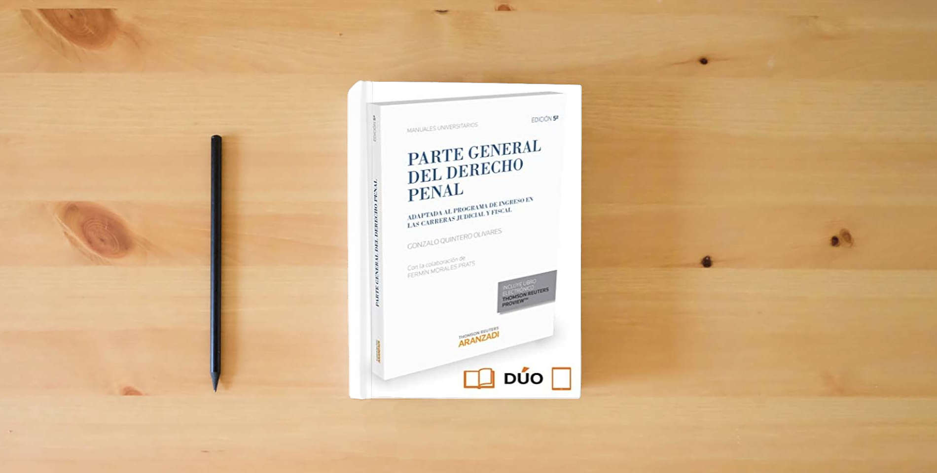 The book Parte General del Derecho Penal (Manuales) is on the table