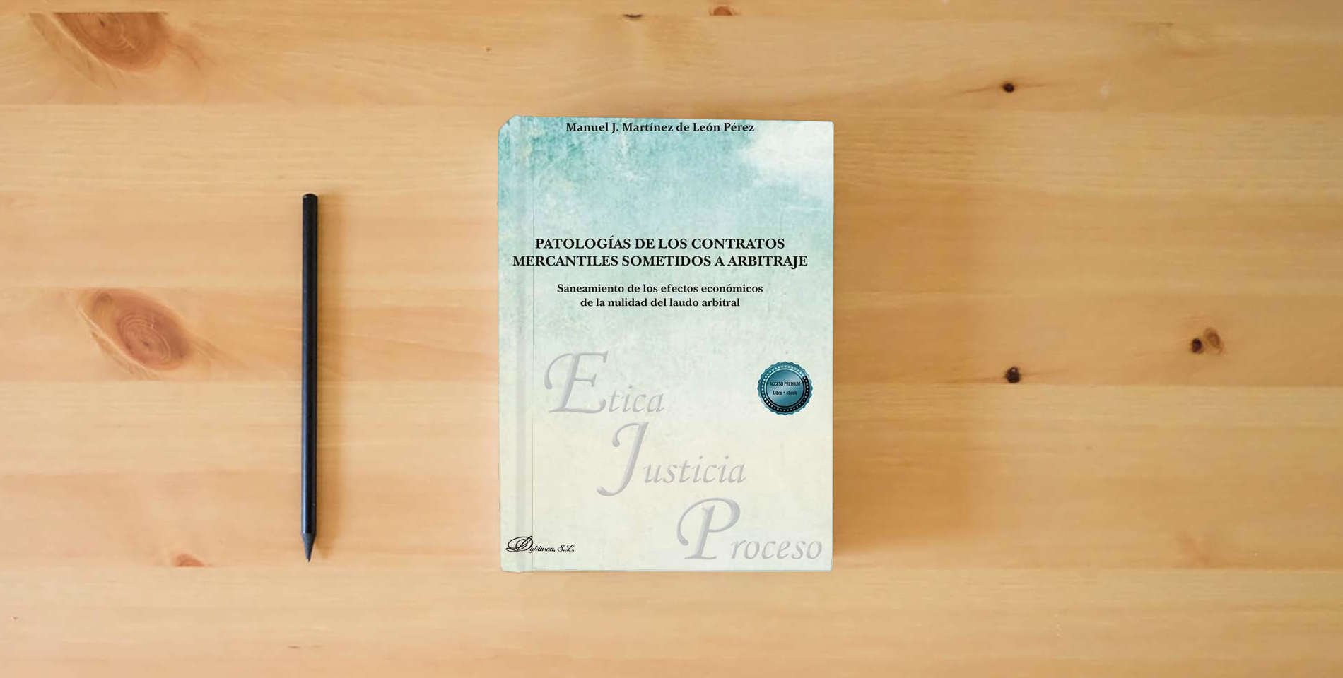 The book Patologías de los contratos mercantiles sometidos a arbitraje: Saneamiento de los efectos económicos de la nulidad del laudo arbitral is on the table