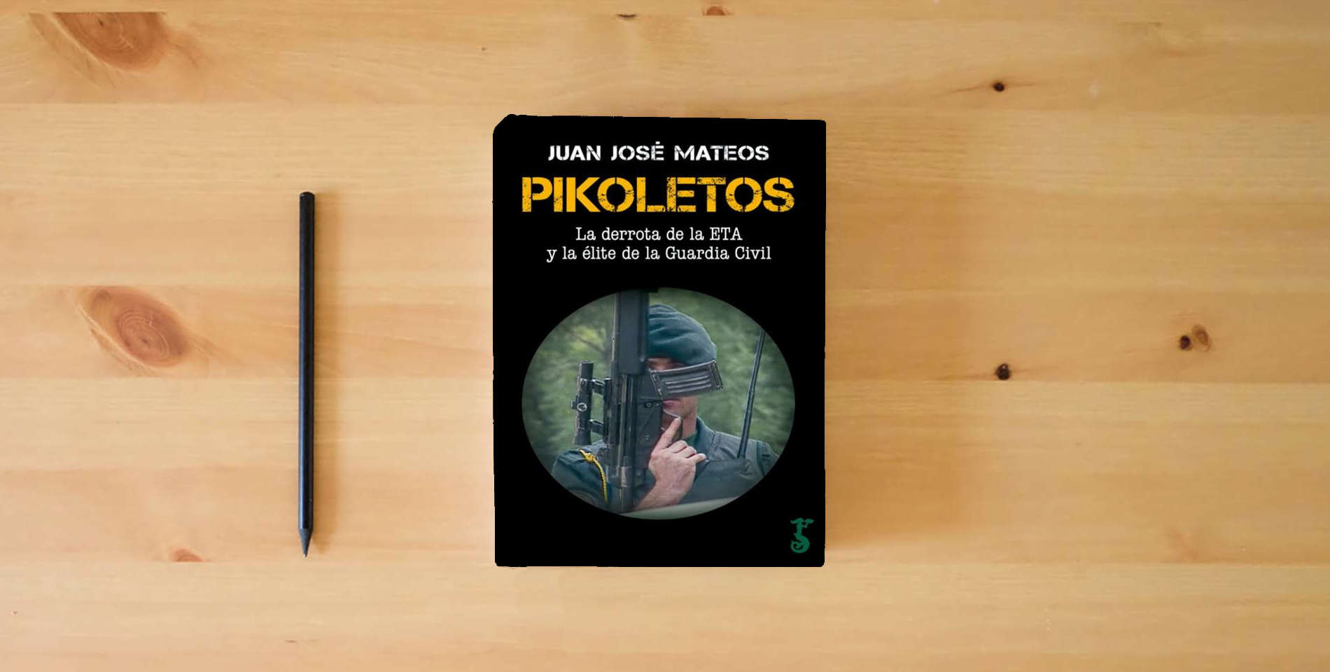 The book Pikoletos: La derrota de la ETA y la élite de la Guardia Civil (Arzalia Historia) is on the table