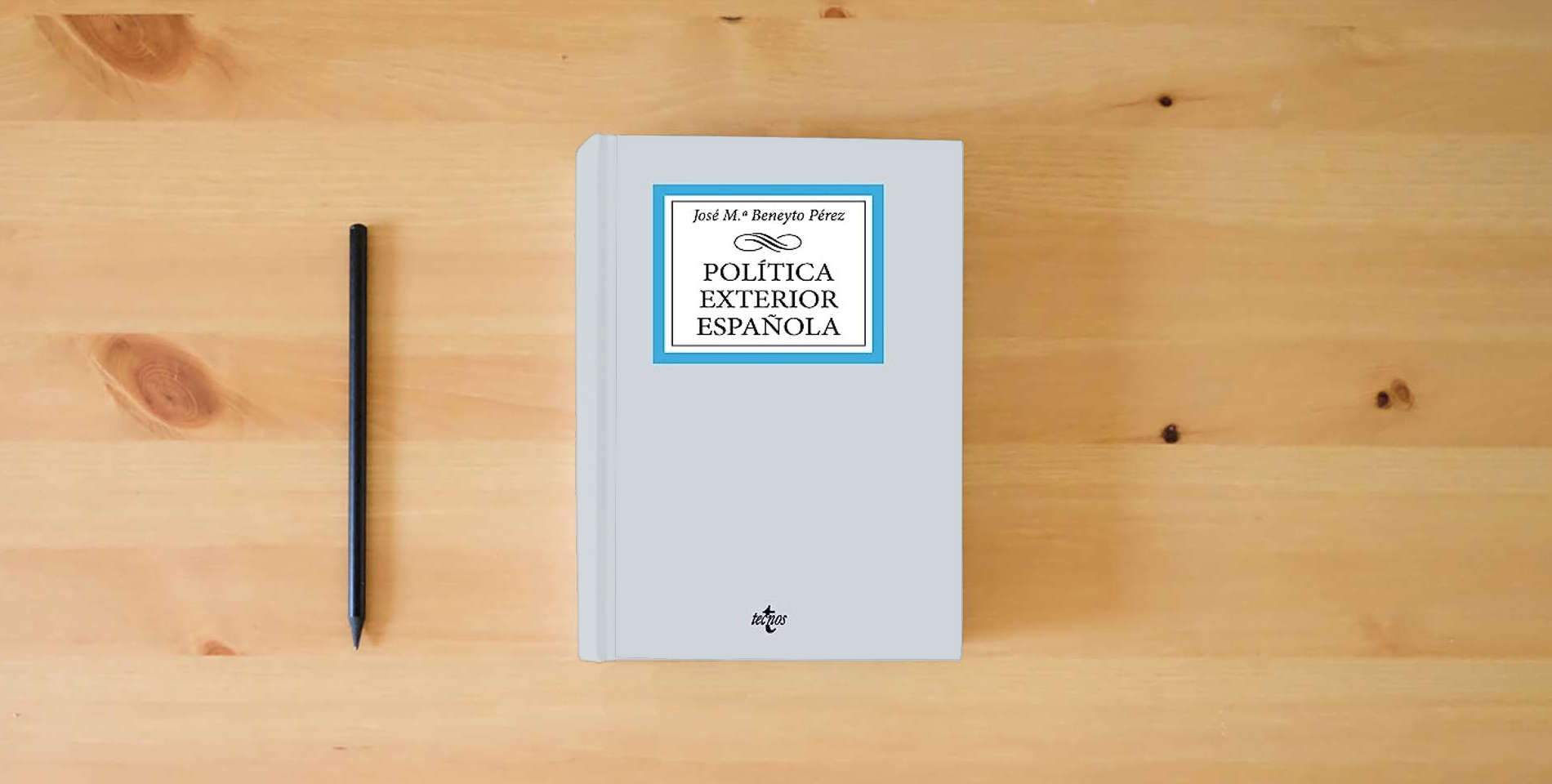 The book Política exterior española (Derecho - Biblioteca Universitaria de Editorial Tecnos) is on the table