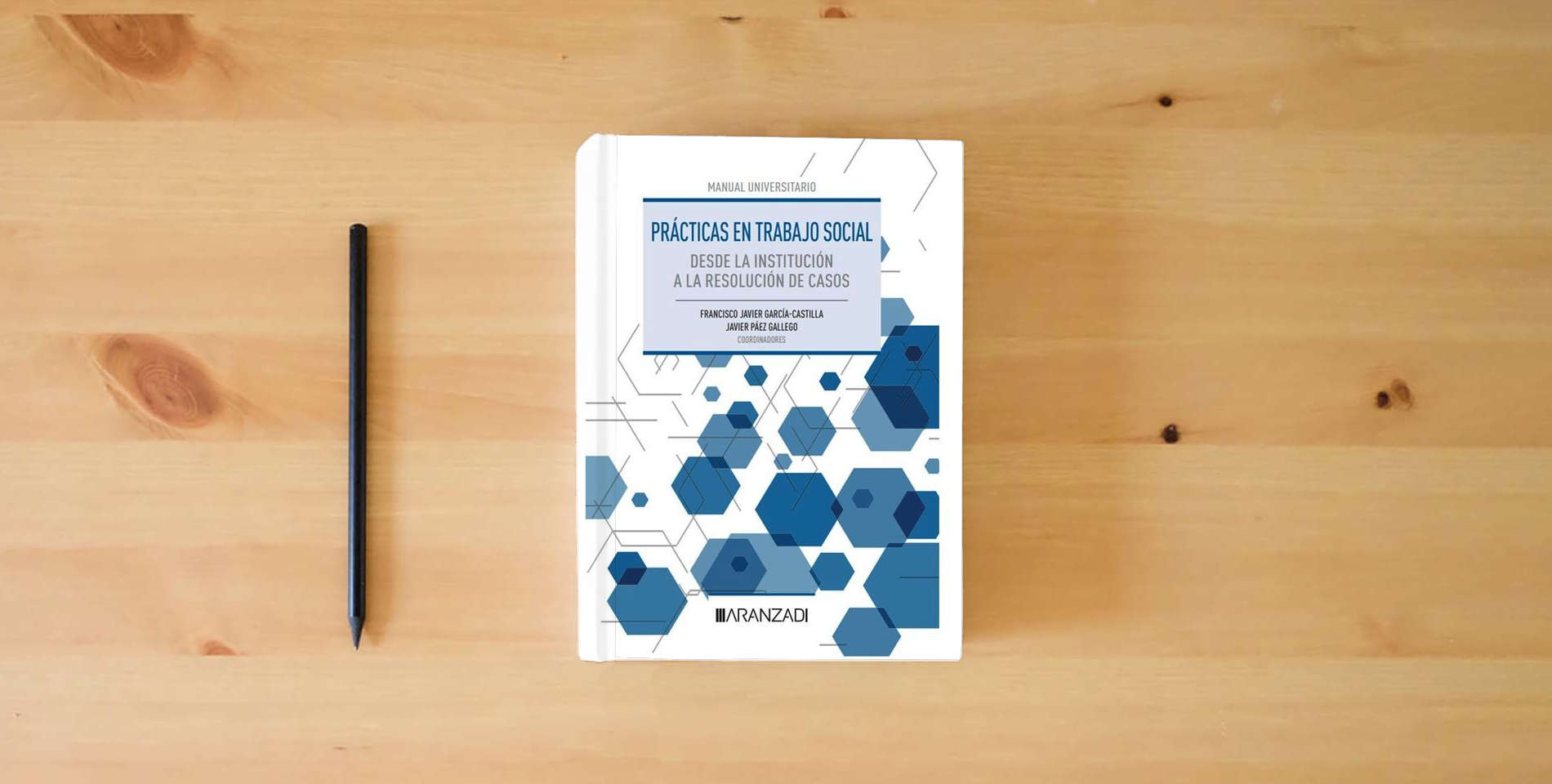 The book Prácticas en Trabajo Social. Desde la institución a la resolución de casos (Manuales) is on the table