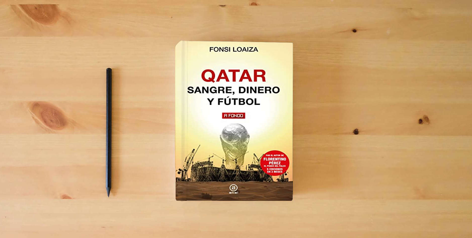 The book Qatar. Sangre, dinero y fútbol: 41 (A fondo) is on the table