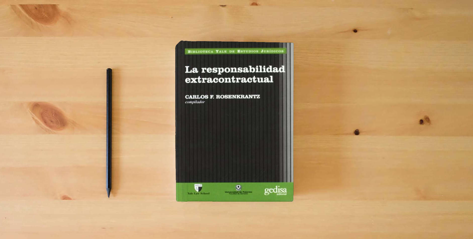 The book La responsabilidad extracontractual (SIN COLECCION) is on the table