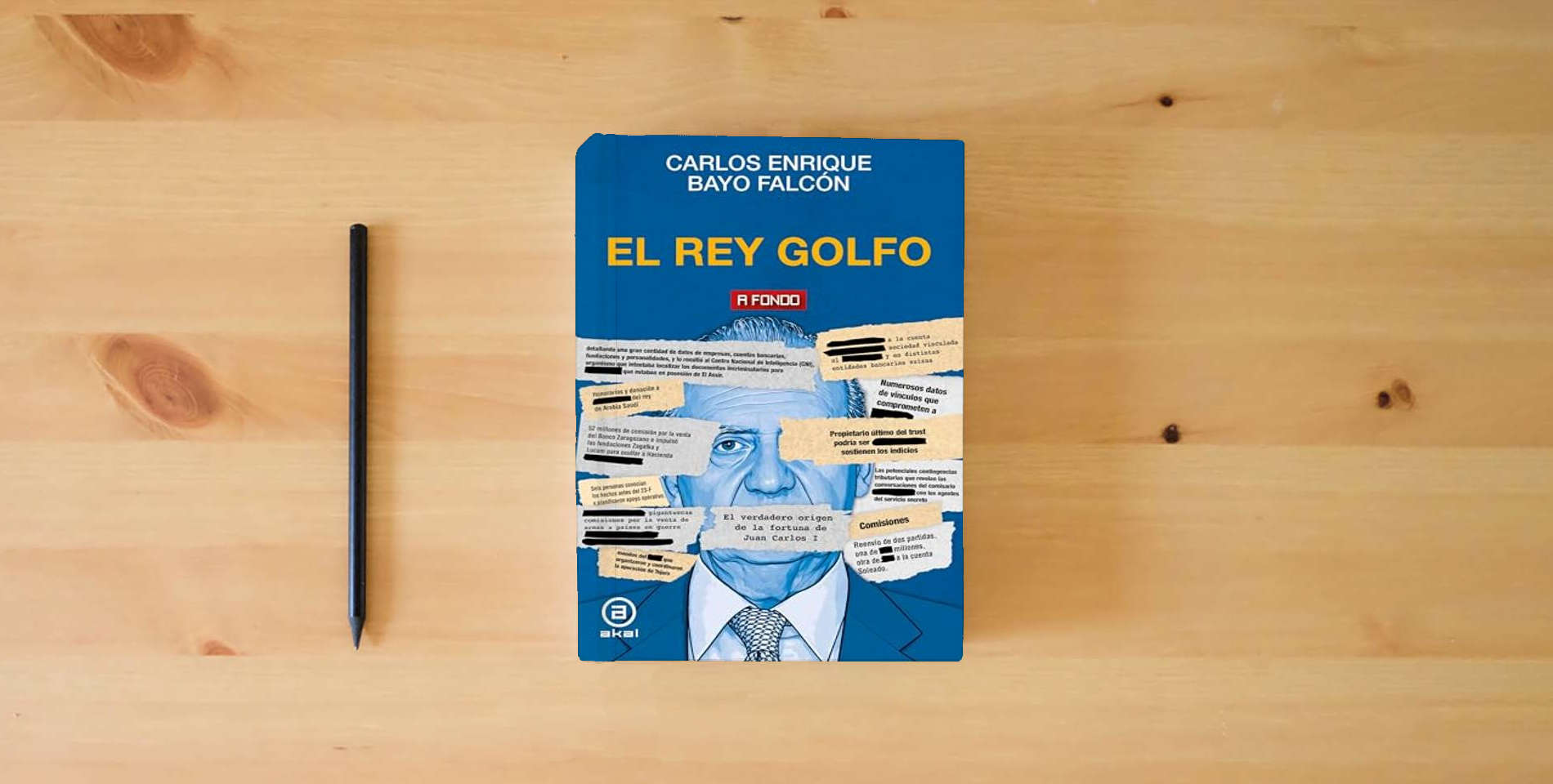 The book El rey golfo: 65 (A fondo) is on the table