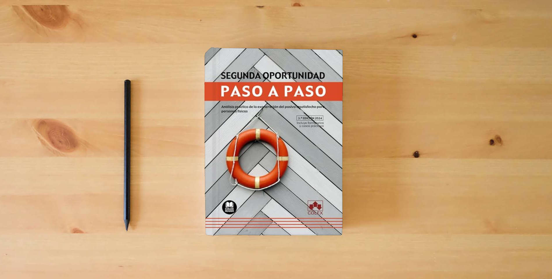 The book Segunda oportunidad. Paso a paso is on the table