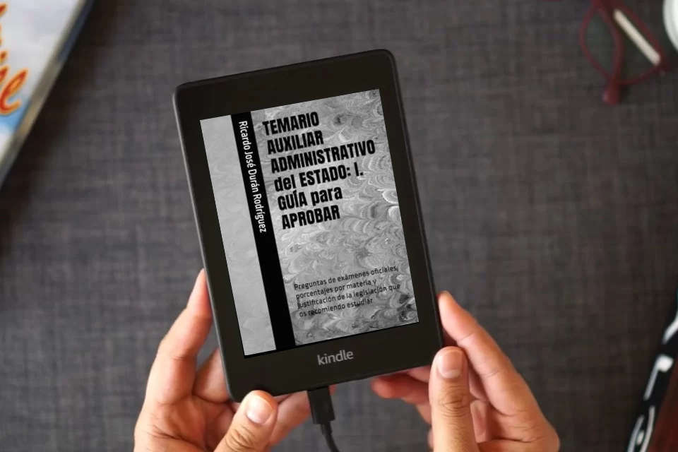 Lea en línea TEMARIO AUXILIAR ADMINISTRATIVO del ESTADO: I. GUÍA para APROBAR: Preguntas de exámenes oficiales, porcentajes por materia y justificación de la legislación que os recomiendo estudiar como un eBook Kindle