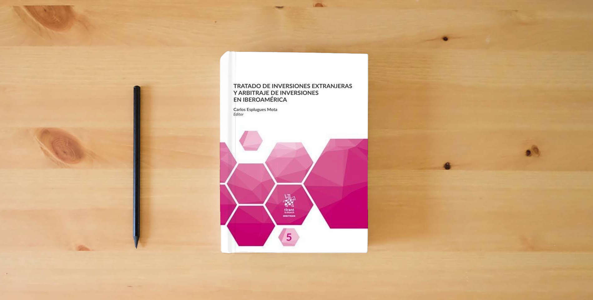 The book Tratado De Inversiones Extranjeras y Arbitraje De inversiones en Iberoamérica is on the table