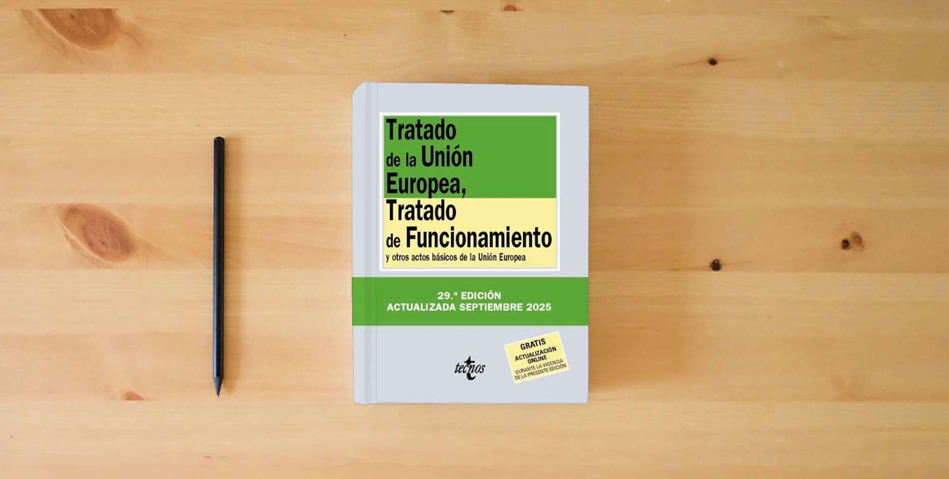 The book Tratado de la Unión Europea, Tratado de Funcionamiento: y otros actos básicos de la Unión Europea (Derecho - Biblioteca de Textos Legales) is on the table