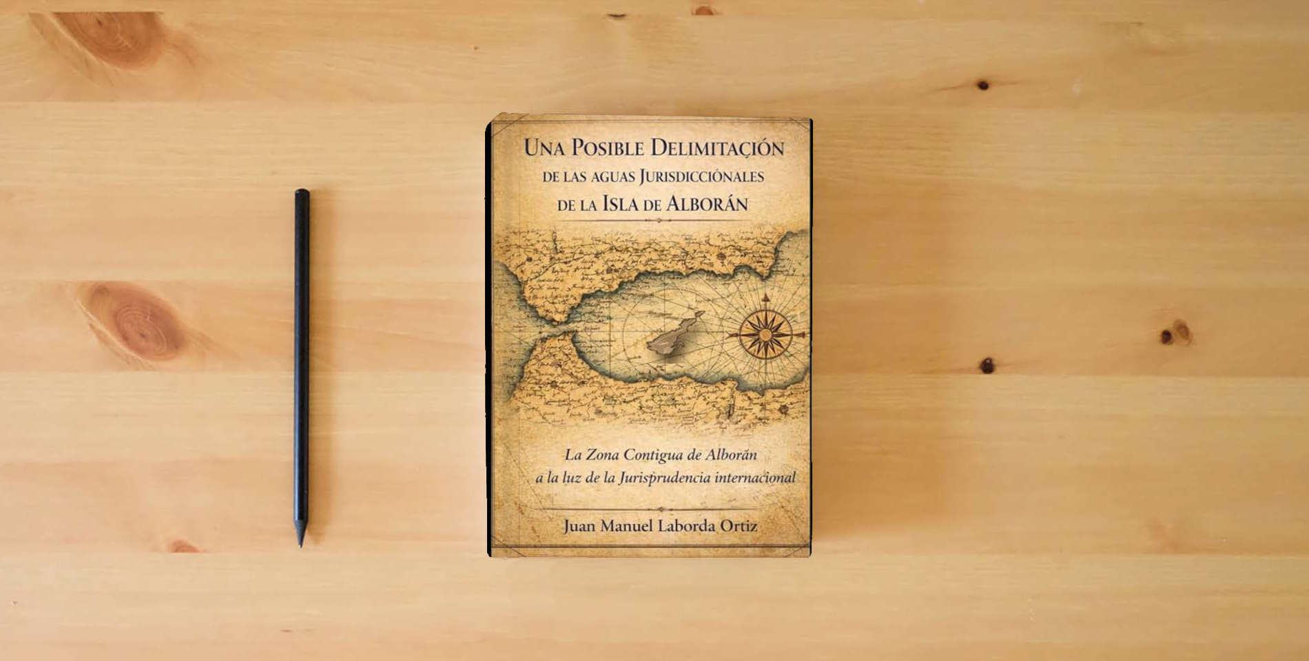 The book Una posible delimitación de las aguas jurisdiccionales de la isla de Alborán: La Zona Contigua, el Derecho del Mar y la delimitación marítima entre España y Marruecos is on the table