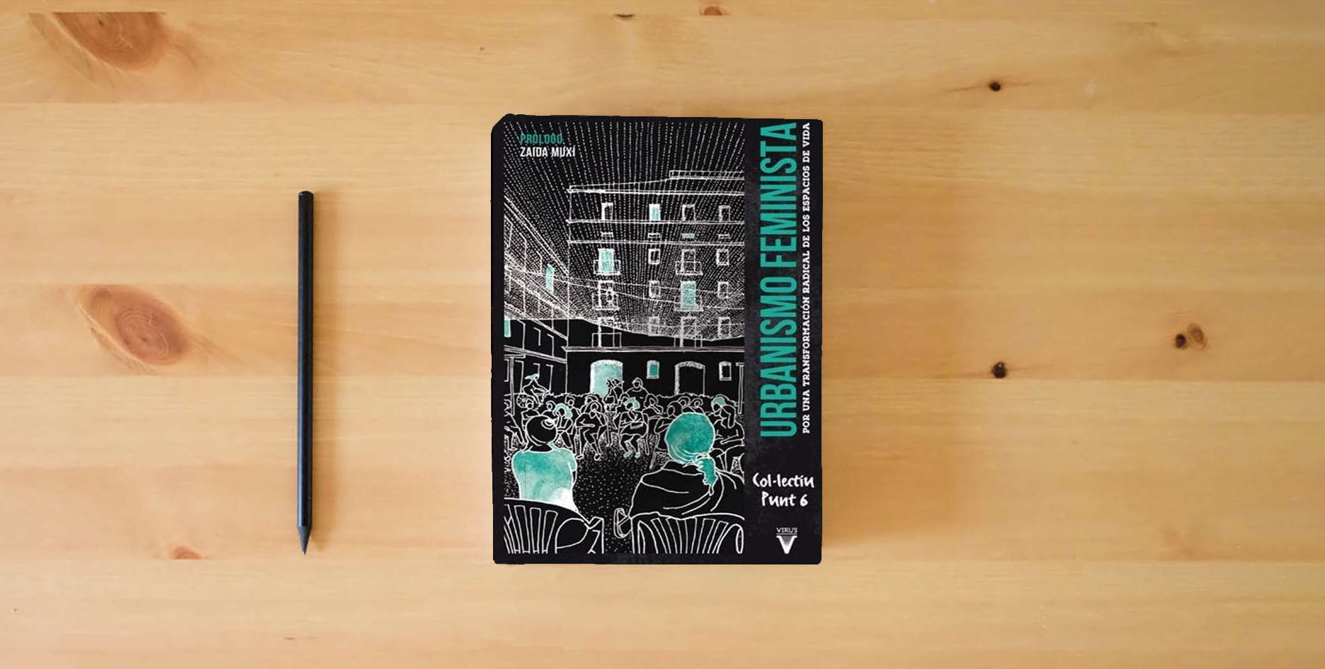 The book Urbanismo feminista: Por una transformación radical de los espacios de vida: 0 (Ensayo) is on the table