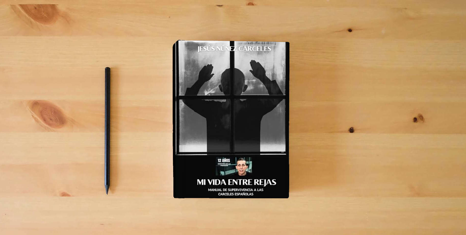 The book Mi Vida Entre Rejas. Jesús Nuñez Cárceles: Manual de Supervivencia a las Cárceles Españolas is on the table