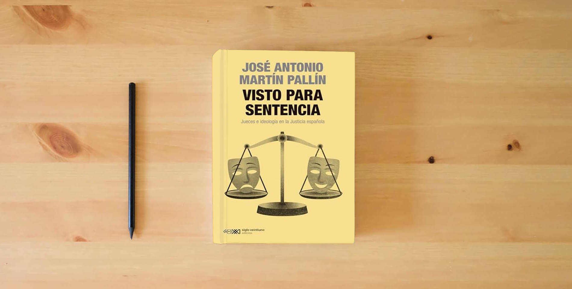 The book Visto para sentencia: JUECES E IDEOLOGÍA EN LA JUSTICIA ESPAÑOLA: 1 (SINGULAR) is on the table
