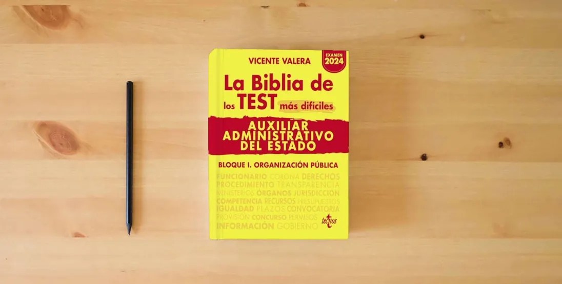 The book La BIBLIA de los Test más difíciles de Auxiliar Administrativo del Estado: Bloque I. Organización pública (Derecho - Práctica Jurídica)} is on the table