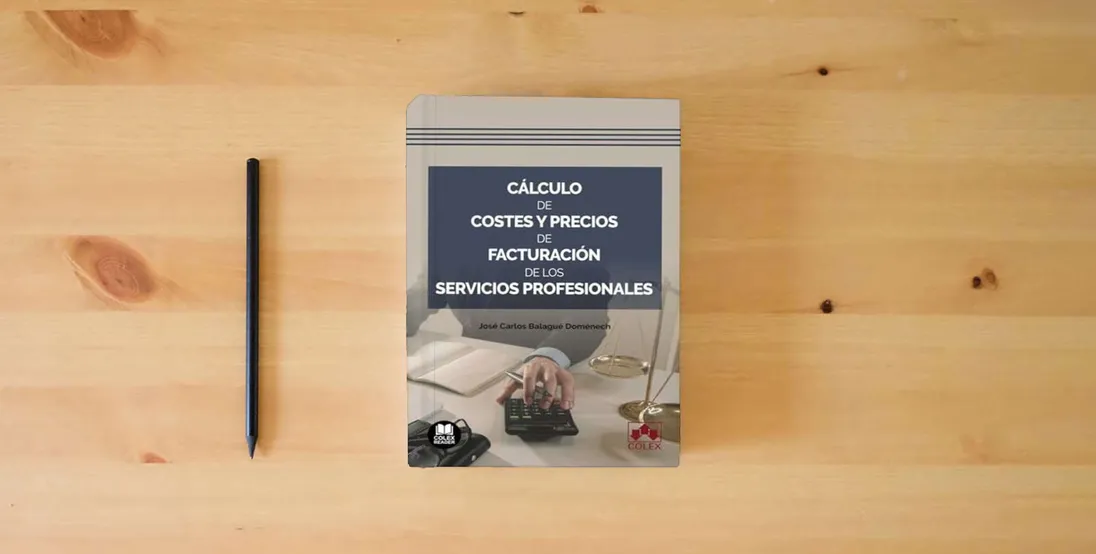 The book Cálculo de costes y precios de facturación de los servicios profesionales (Bolsillo)} is on the table