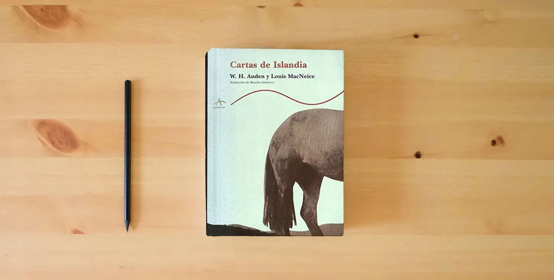 The book Cartas de Islandia} is on the table