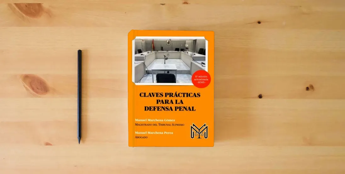 The book CLAVES PRÁCTICAS PARA LA DEFENSA PENAL} is on the table