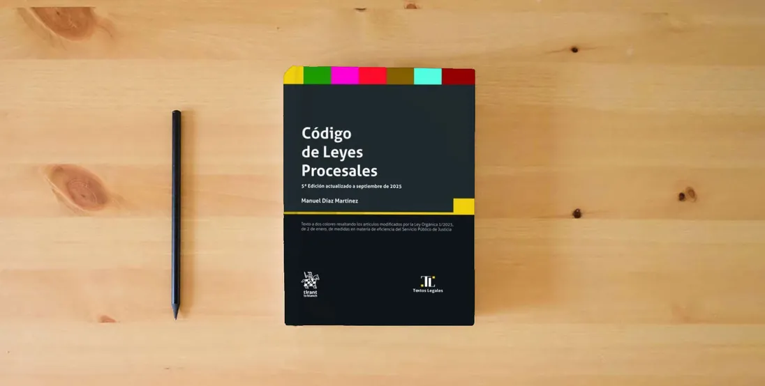 The book Código de Leyes Procesales 5ª Edición actualizada a septiembre de 2025 (Textos legales)} is on the table