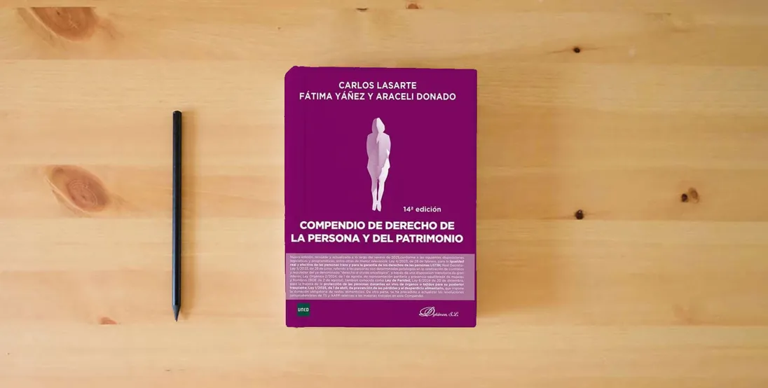 The book Compendio de Derecho de la Persona y del Patrimonio} is on the table