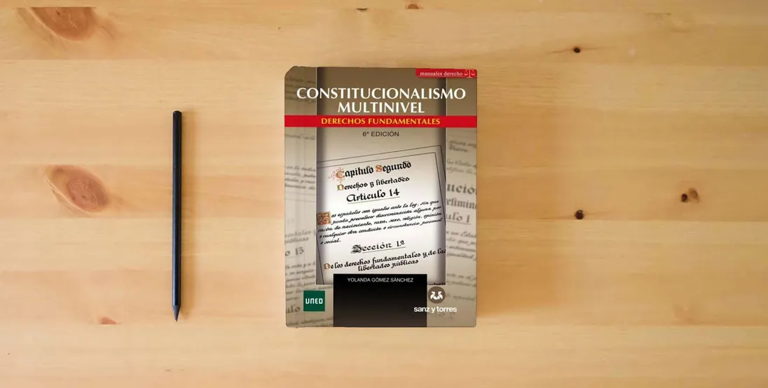 The book Constitucionalismo Multinivel (6ª Edición): Derechos Fundamentales} is on the table