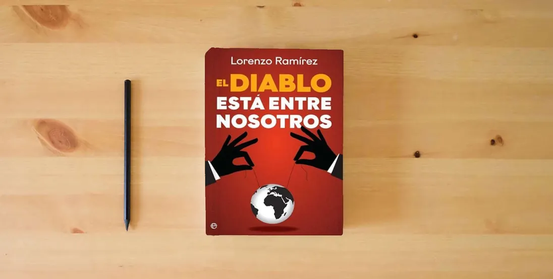 The book El diablo está entre nosotros: Los agentes del caos del nuevo orden mundial (Actualidad)} is on the table