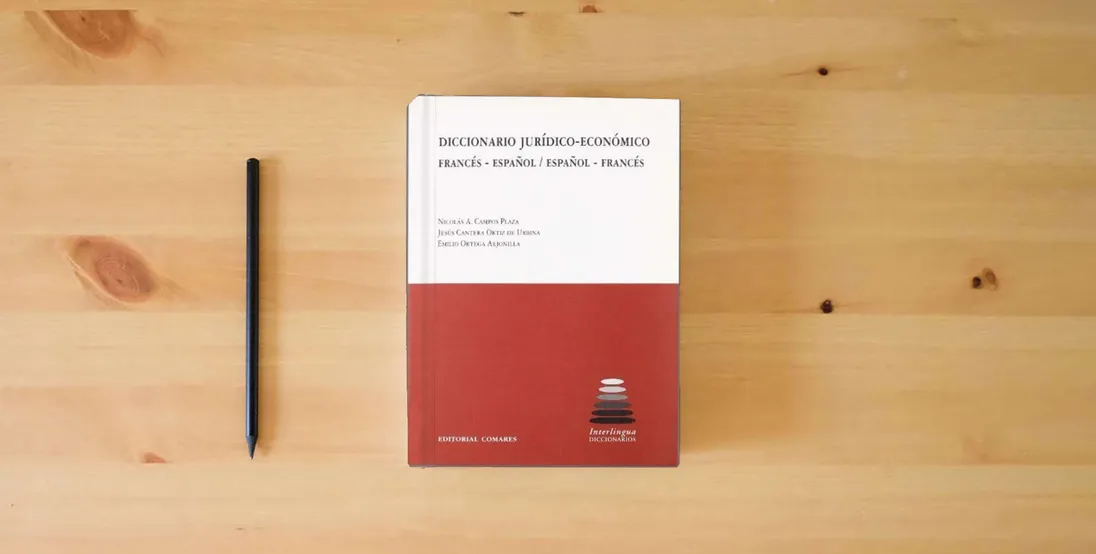 The book Diccionario jurídico-económico francés-español / español-francés (SIN COLECCION)} is on the table