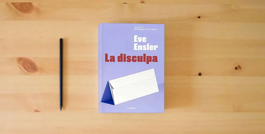 The book La disculpa (Contemporánea)} is on the table