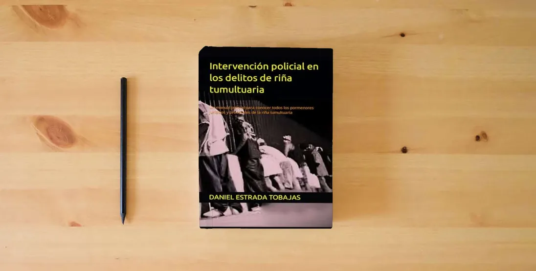 The book Intervención policial en los delitos de riña tumultuaria: Un manual policial para conocer todos los pormenores jurídicos y procesales de la riña tumultuaria} is on the table