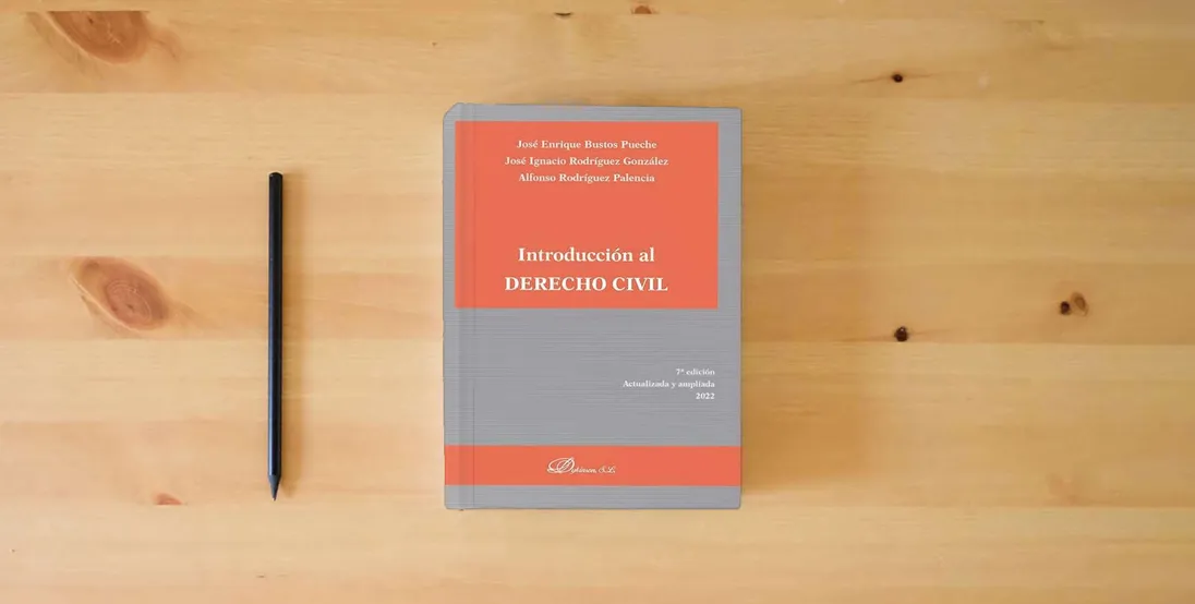 The book Introducción al Derecho Civil (SIN COLECCION)} is on the table