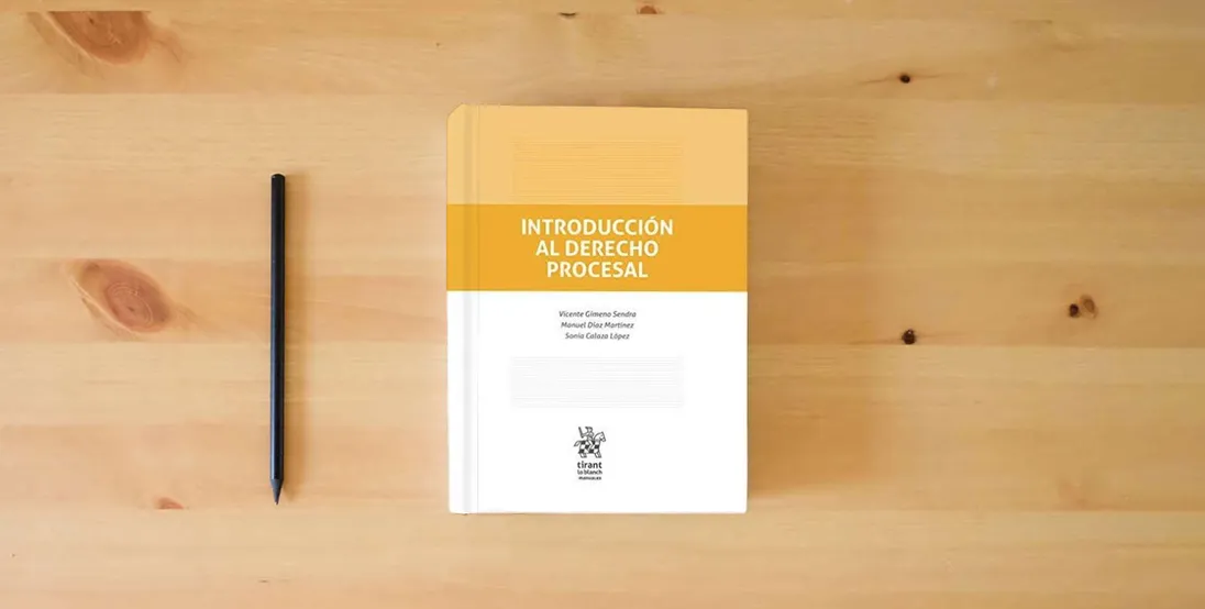 The book Introducción Al Derecho Procesal (Manuales de Derecho Procesal)} is on the table