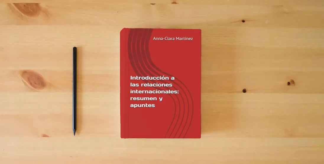 The book Introducción a las relaciones internacionales: resumen y apuntes} is on the table