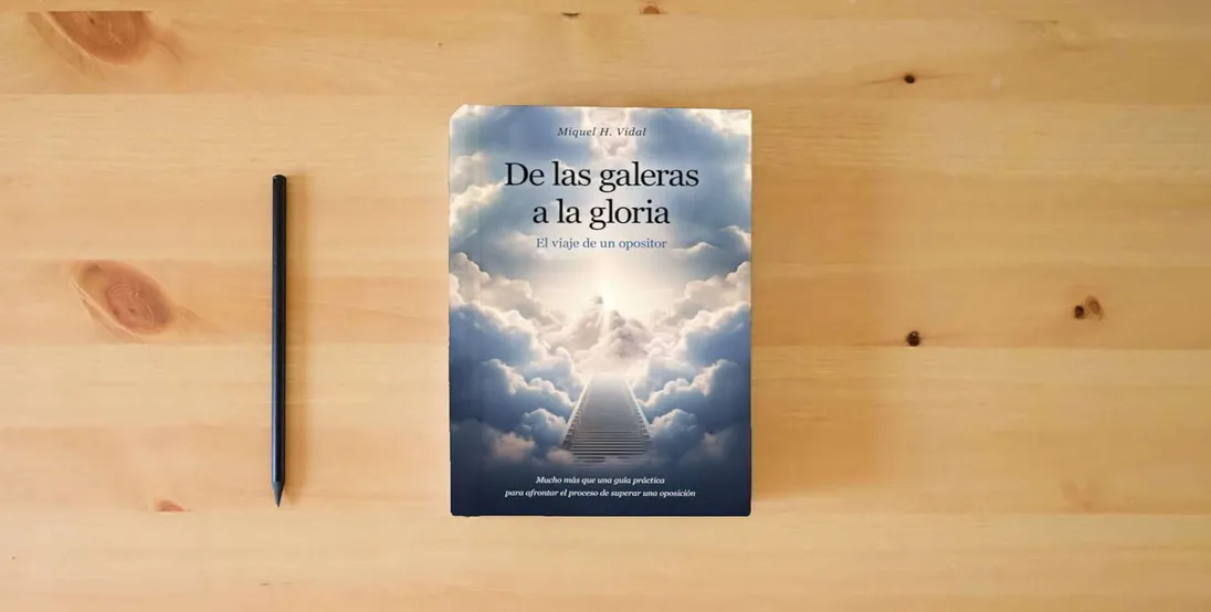 The book De las galeras a la gloria. El viaje de un opositor} is on the table