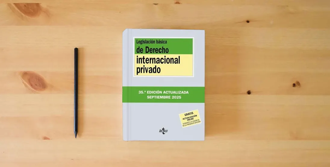 The book Legislación básica de Derecho Internacional privado (Derecho - Biblioteca de Textos Legales)} is on the table
