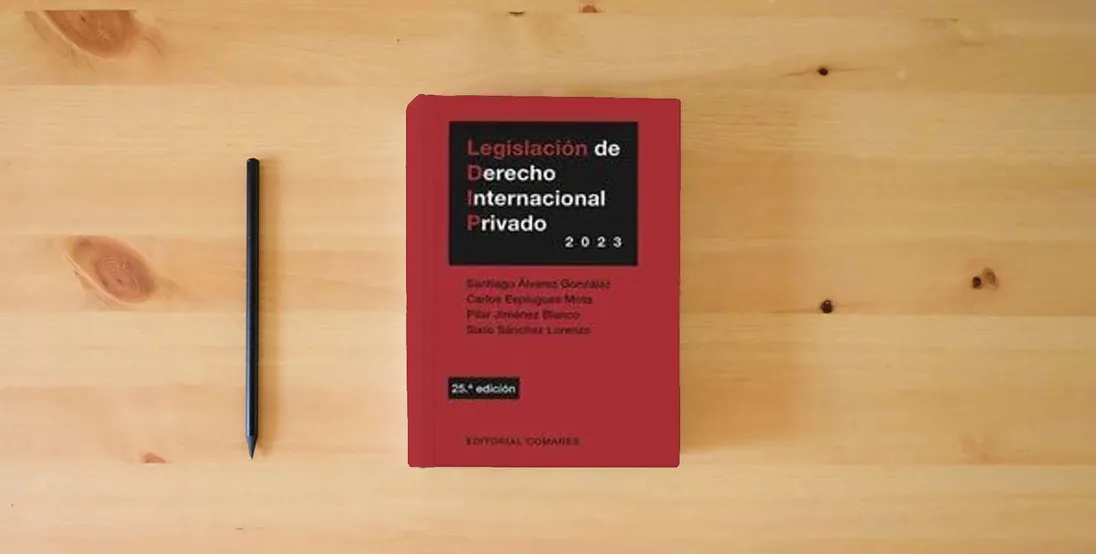 The book Legislación de Derecho Internacional Privado} is on the table