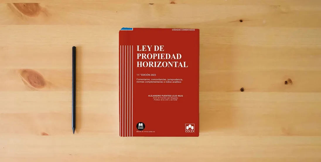 The book Ley de Propiedad Horizontal - Código comentado: Concordancias, comentarios, jurisprudencia, normas complementarias e índice analítico (EDICIÓN 2023) (Códigos comentados)} is on the table