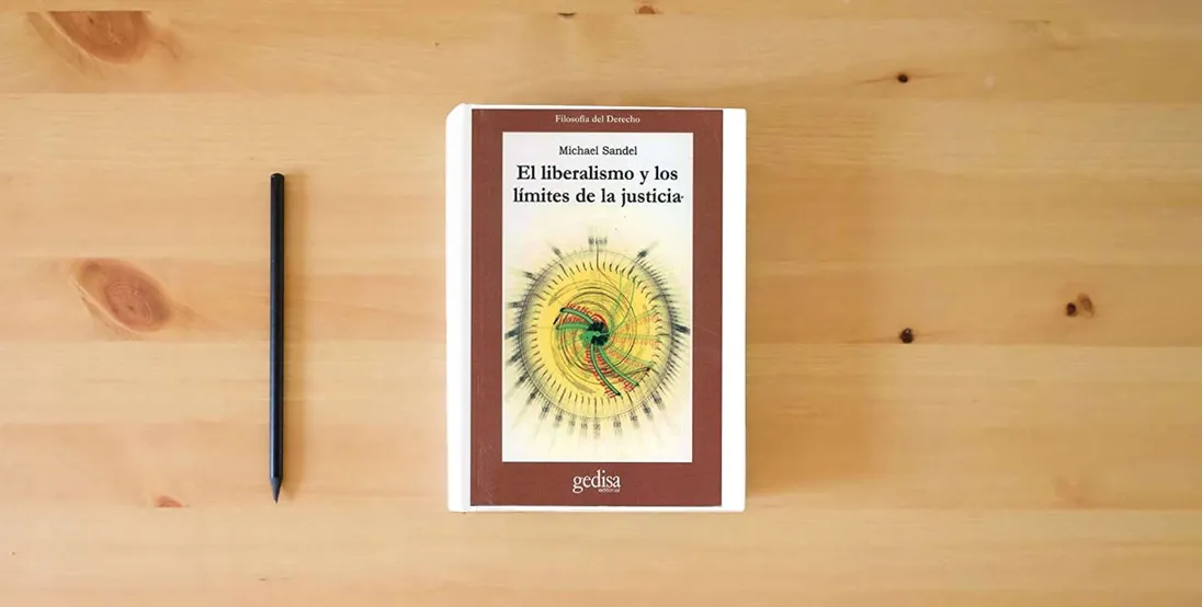 The book Liberalismo y los limites de la justicia (SIN COLECCION)} is on the table