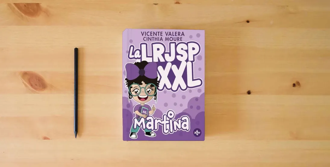 The book La LRJSP Martina XXL: Ley 40/2015, de 1 de octubre, del Régimen Jurídico del Sector Público (Derecho - Práctica Jurídica)} is on the table