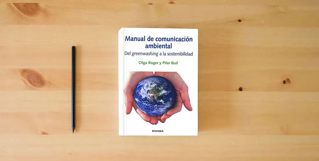 The book Manual de comunicación ambiental: del greenwashing a la sostenibilidad} is on the table