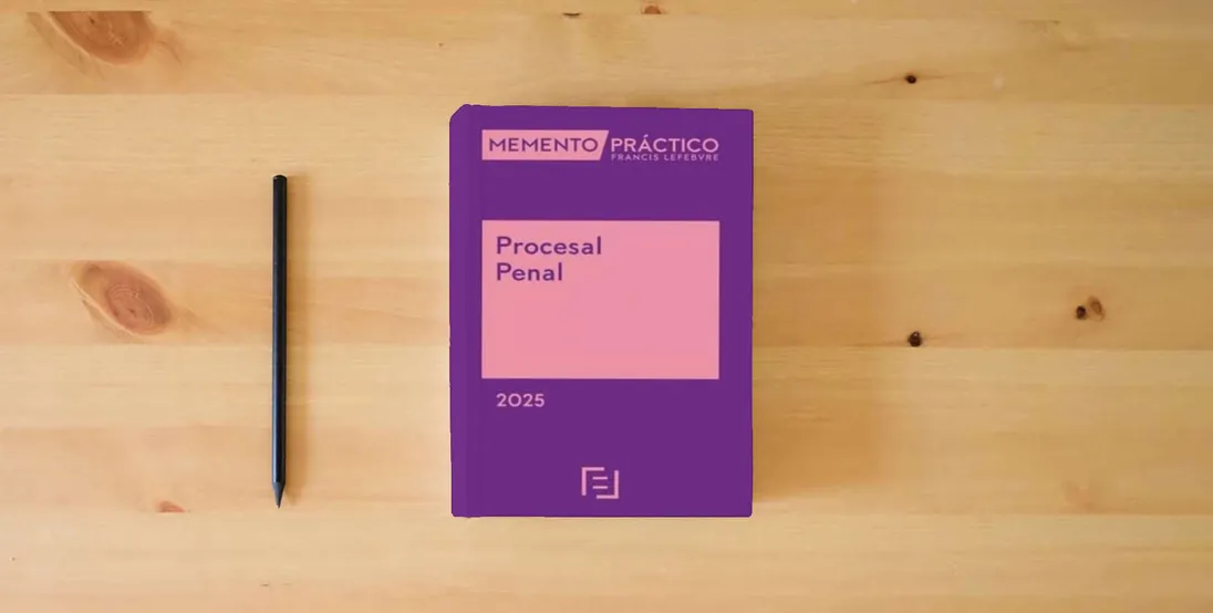 The book Memento Procesal Penal 2025 (MANUALES)} is on the table