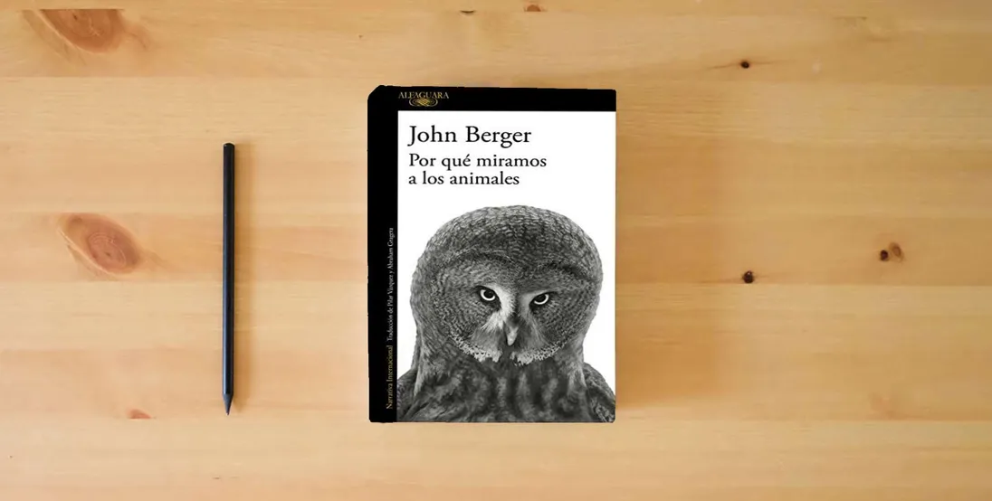 The book Por qué miramos a los animales (Literaturas)} is on the table
