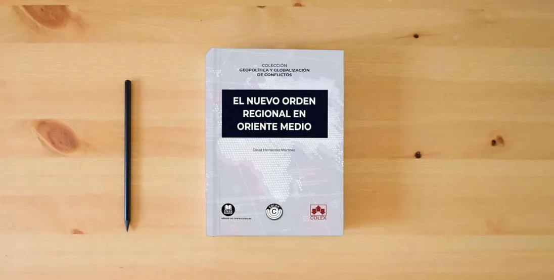 The book El nuevo orden regional en Oriente Medio: 3 (Colección geopolítica y globalización de conflictos)} is on the table