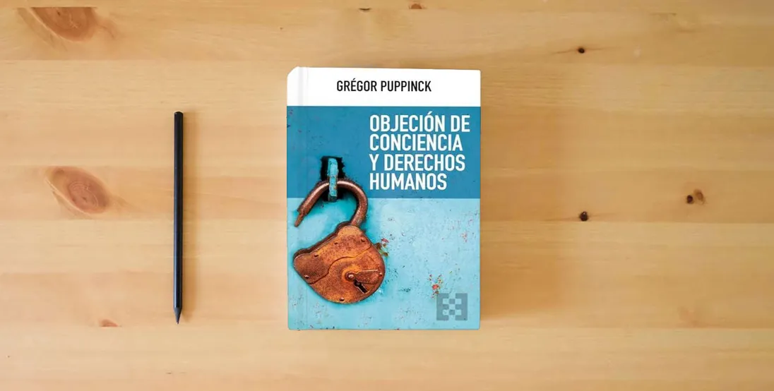 The book OBJECIÓN DE CONCIENCIA Y DERECHOS HUMANOS: 139 (Nuevo Ensayo)} is on the table
