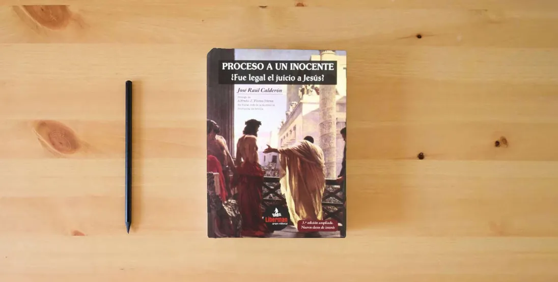 The book Proceso A Un Inocente ¿Fue Legal El Juicio A Jesús?} is on the table