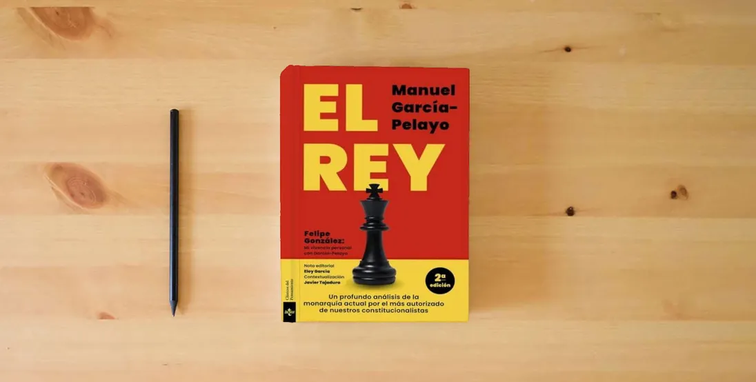 The book El Rey (Clásicos - Clásicos del Pensamiento)} is on the table