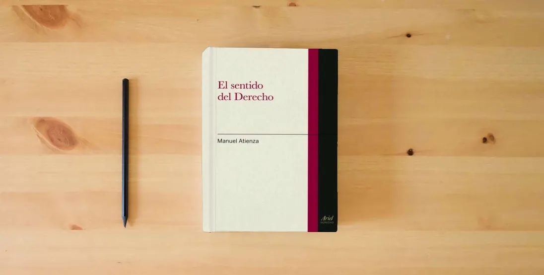 The book El sentido del Derecho (Ariel Derecho)} is on the table
