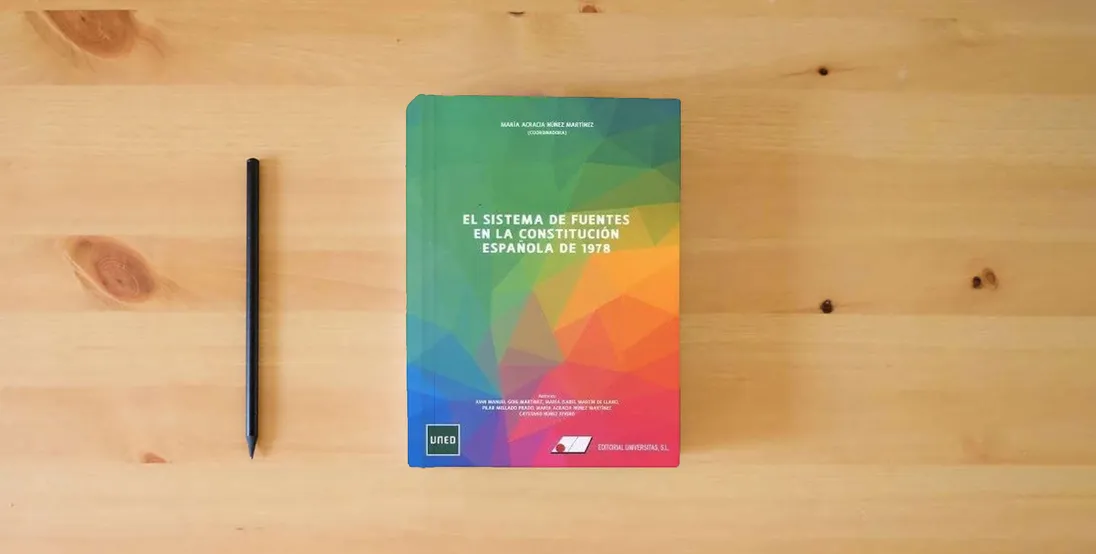 The book El sistema de fuentes en la Constitución Española de 1978 (SIN COLECCION)} is on the table