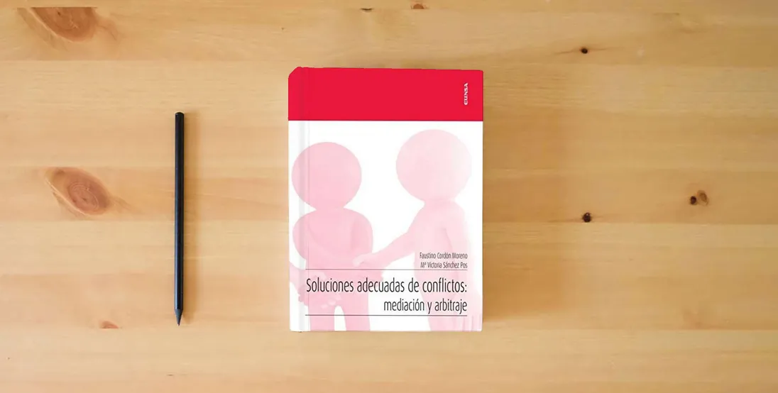 The book Soluciones Adecuadas De Conflictos: Mediación y Arbitraje (Apuntes)} is on the table