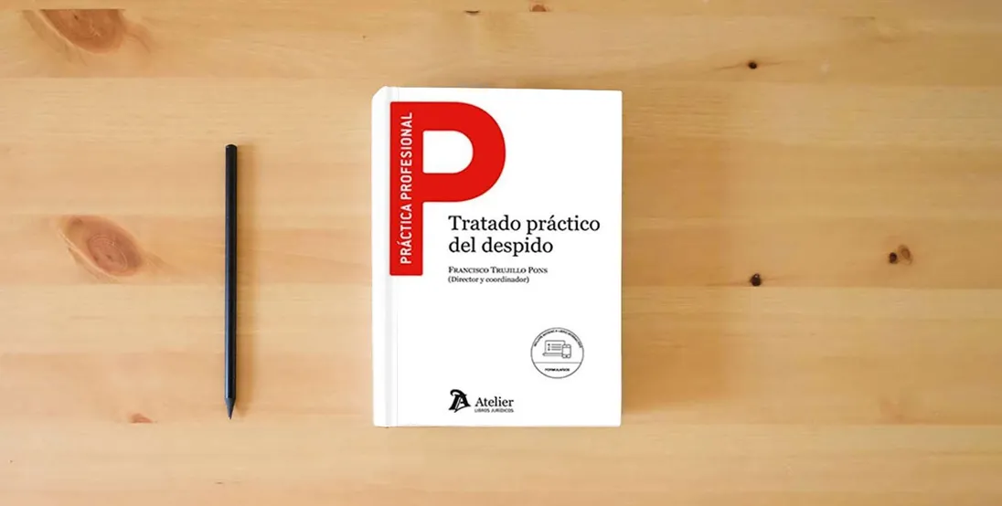 The book Tratado práctico del despido (SIN COLECCION)} is on the table
