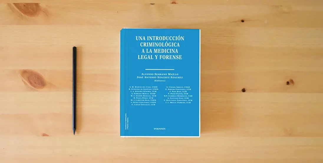 The book Una Introducción Criminológica A La medicina legal y Forense (SIN COLECCION)} is on the table
