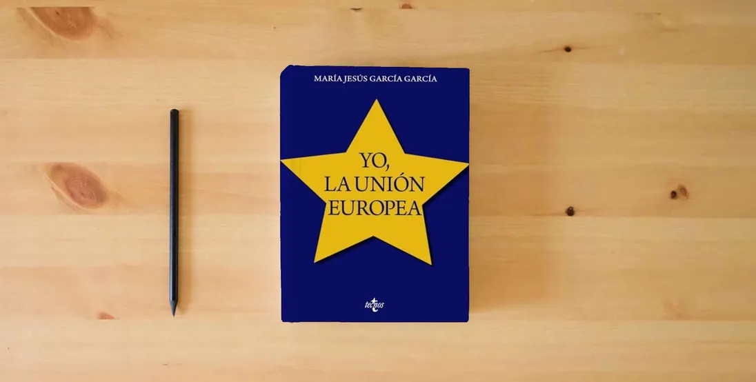 The book Yo, la Unión Europea (Ventana Abierta)} is on the table