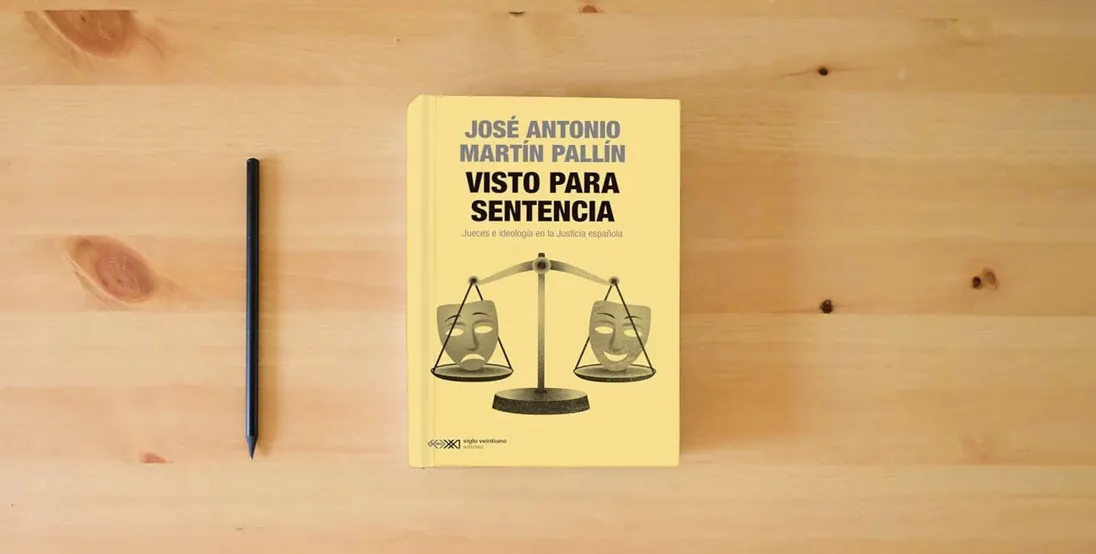 The book Visto para sentencia: JUECES E IDEOLOGÍA EN LA JUSTICIA ESPAÑOLA: 1 (SINGULAR)} is on the table